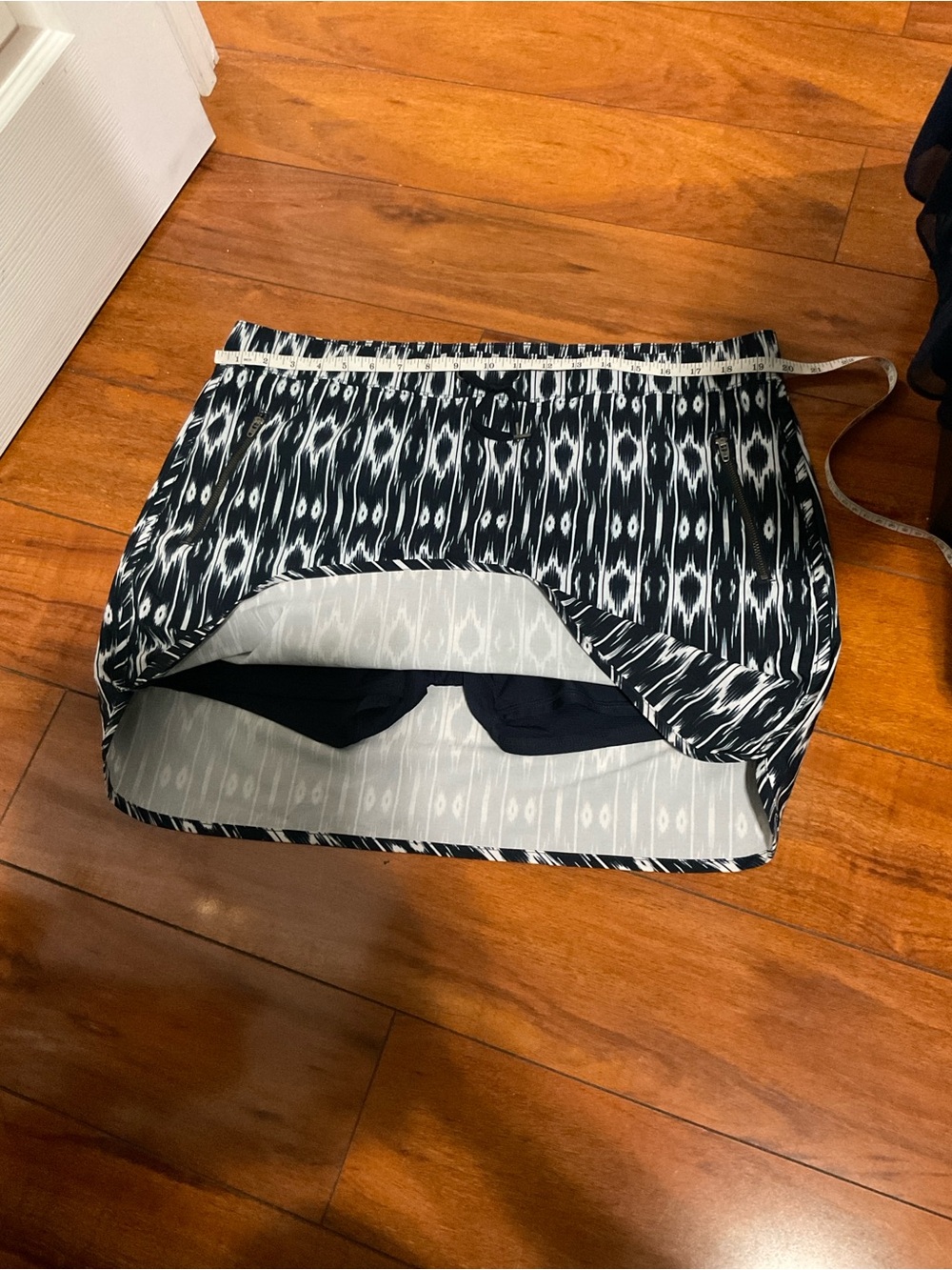 Athleta Black & White Ikat Print Skort